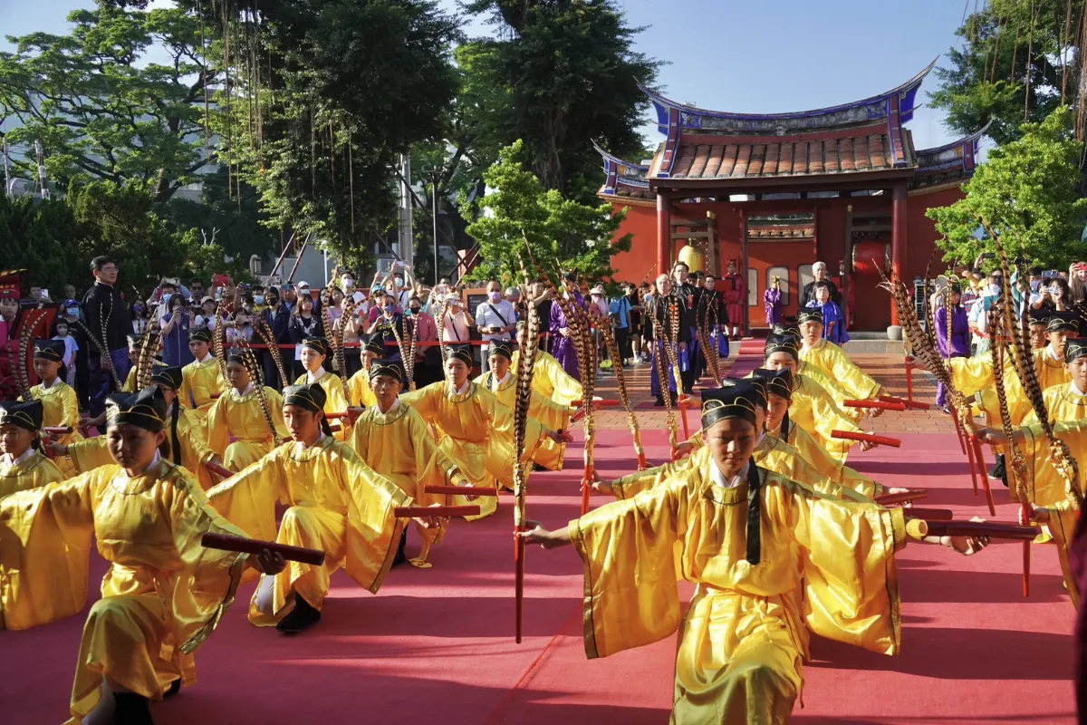 祭孔大典屏東書院登場　國際學生體驗傳統古禮